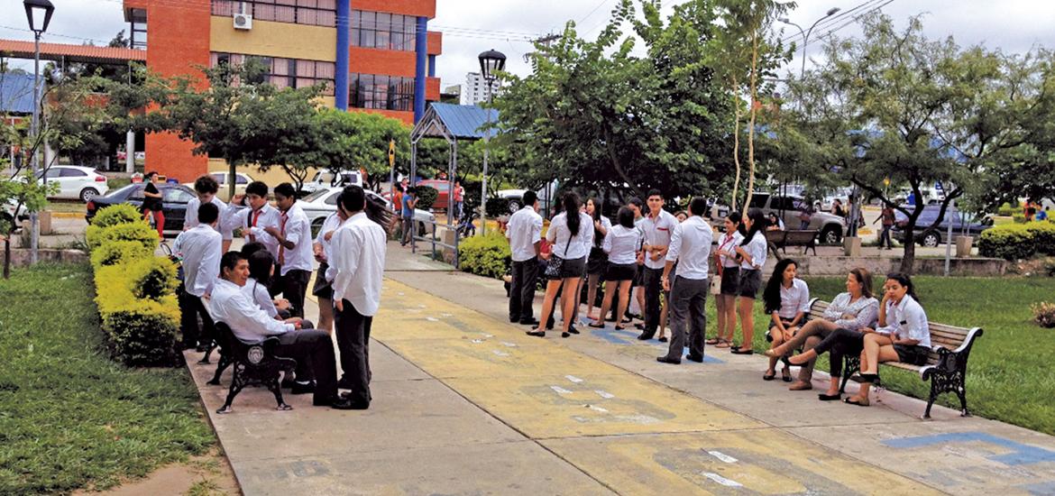 UNIVERSIDADES En Santa Cruz apuntan a la rob tica Libre Empresa